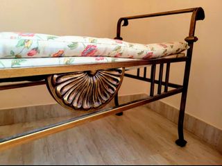 Banco descalzador pie de cama