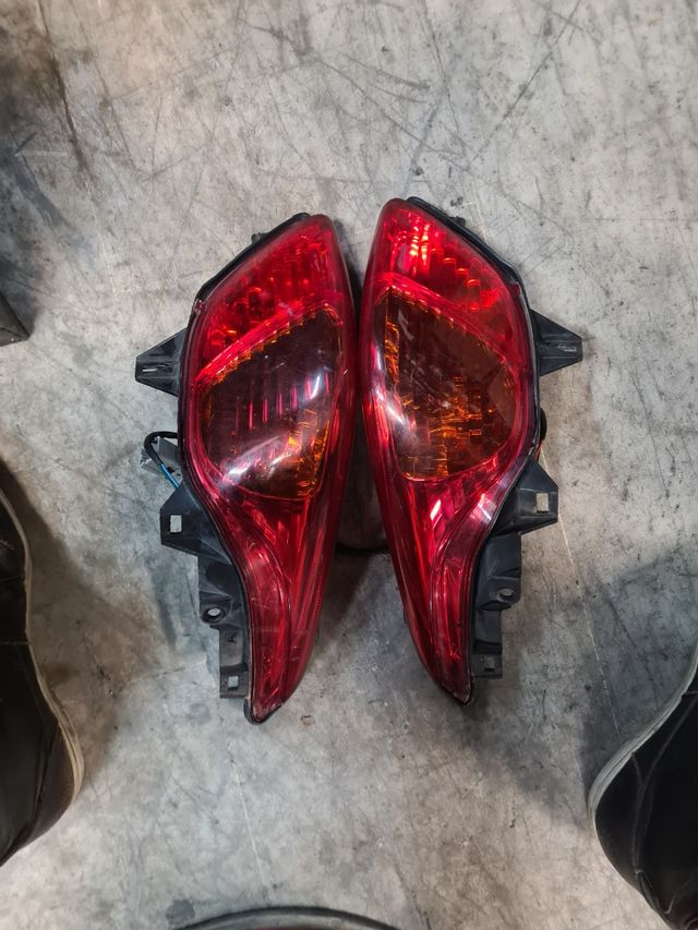 Piloto Trasero Honda Forza 250 (2007)