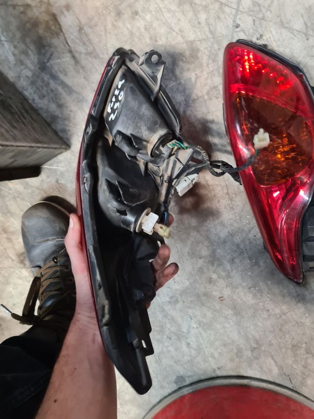 Piloto Trasero Honda Forza 250 (2007)