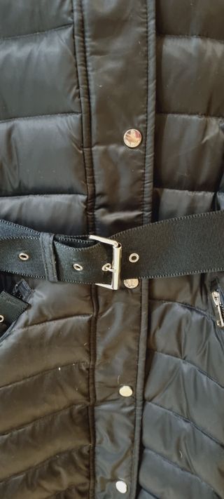 Abrigo pluma acolchado de Zara.