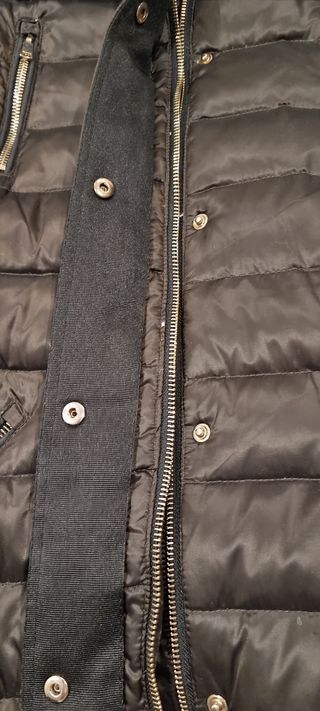 Abrigo pluma acolchado de Zara.