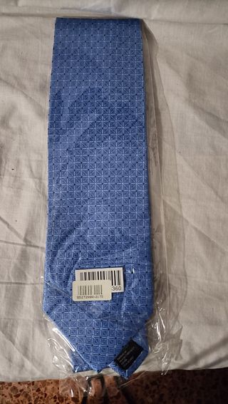 Corbata sin estrenar