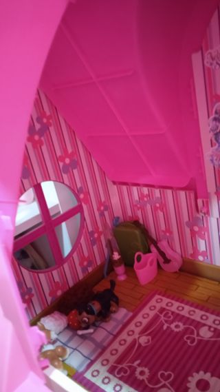 Casa de juguete, casa de muñecas grande.