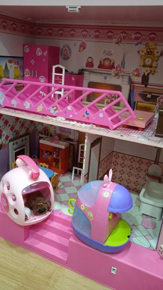 Casa de juguete, casa de muñecas grande.
