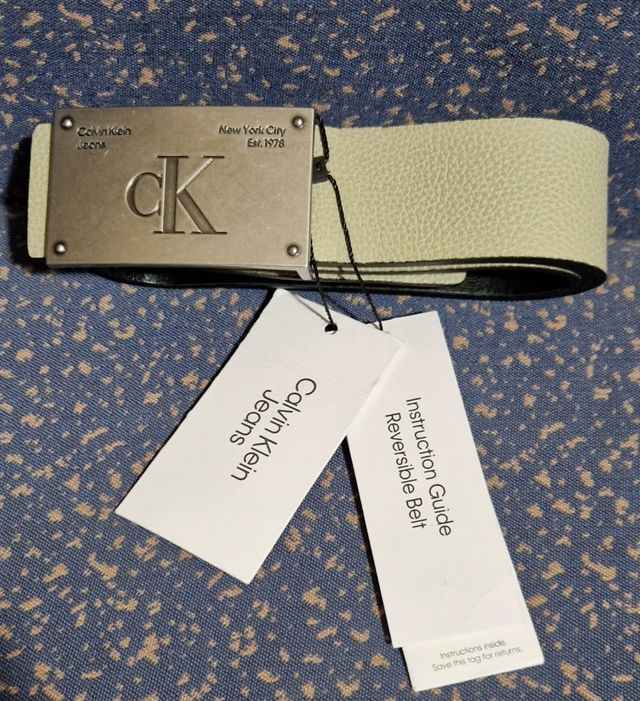 Cinturón Calvin Klein Studded Plaque Reversible.