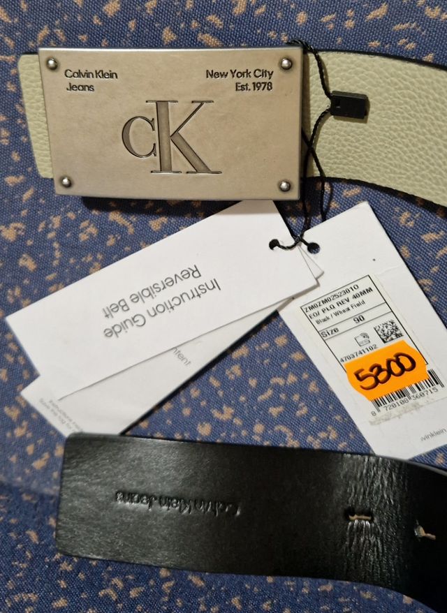 Cinturón Calvin Klein Studded Plaque Reversible.