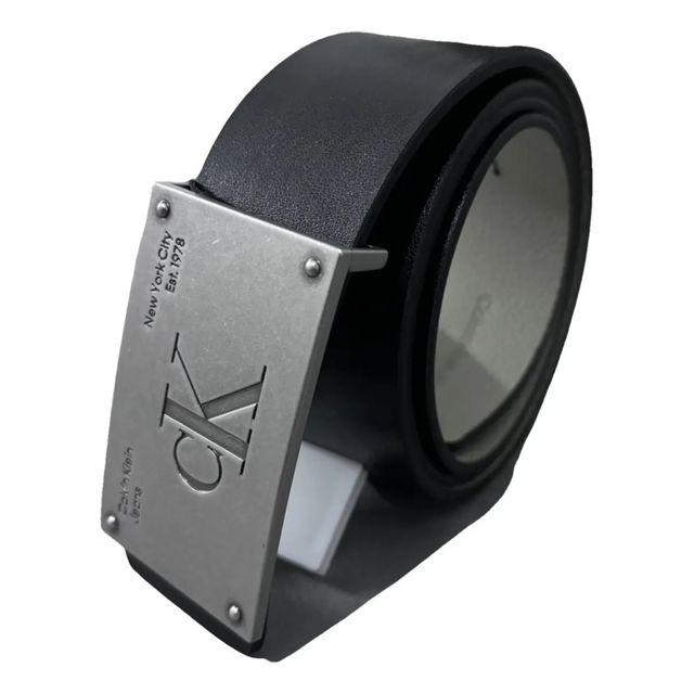 Cinturón Calvin Klein Studded Plaque Reversible.