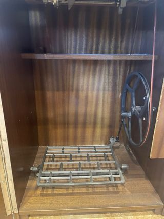 Maquina de coser alfa con mueble