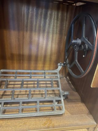 Maquina de coser alfa con mueble