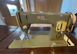 Maquina de coser alfa con mueble