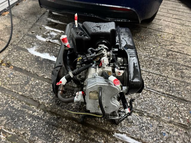 Motor peugeot satelis 125 2007