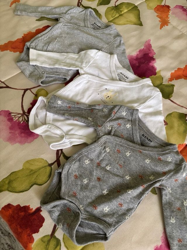 Pack dos pijamas y tres bodies