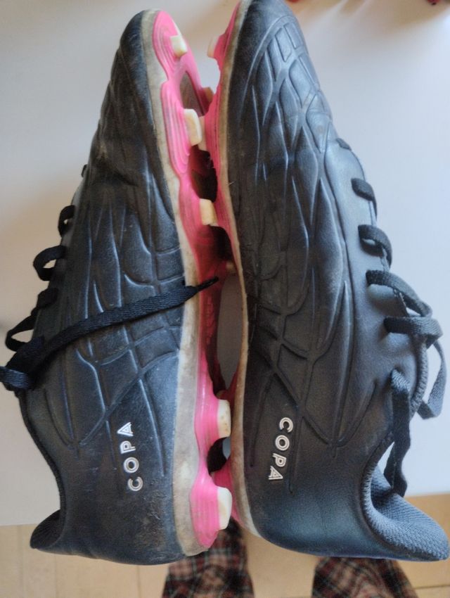 Botas de futbol talla 40 (las grises) 38'5 y 34