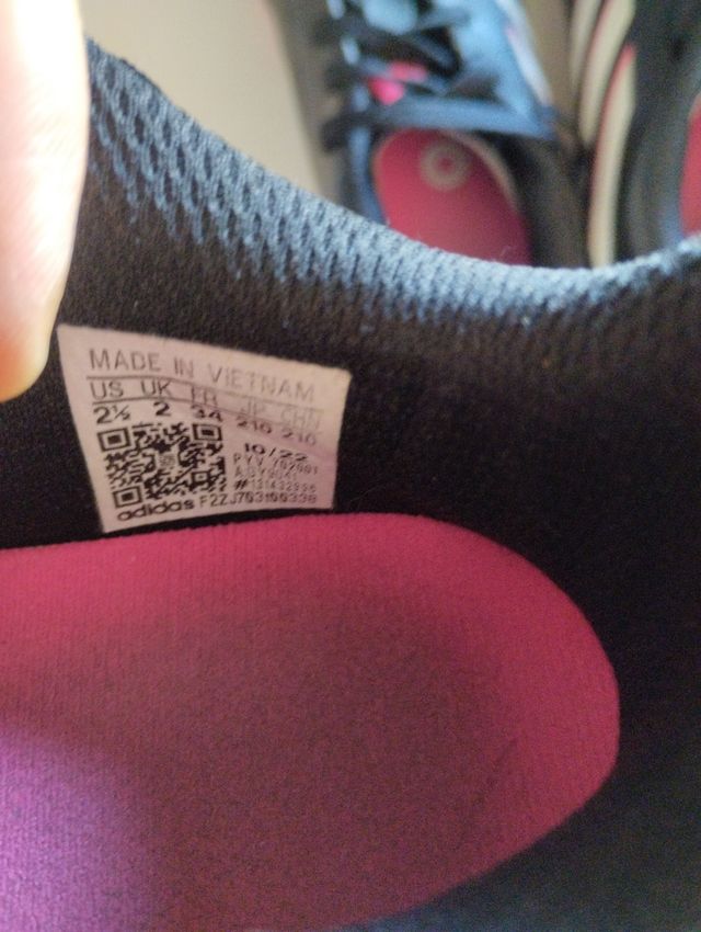 Botas de futbol talla 40 (las grises) 38'5 y 34