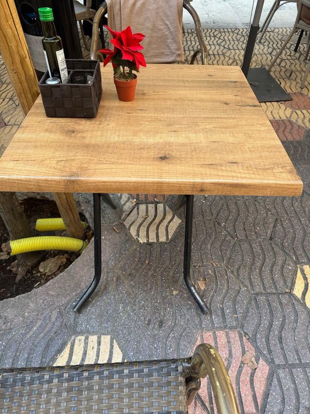 MESA DE EXTERIOR 70x70