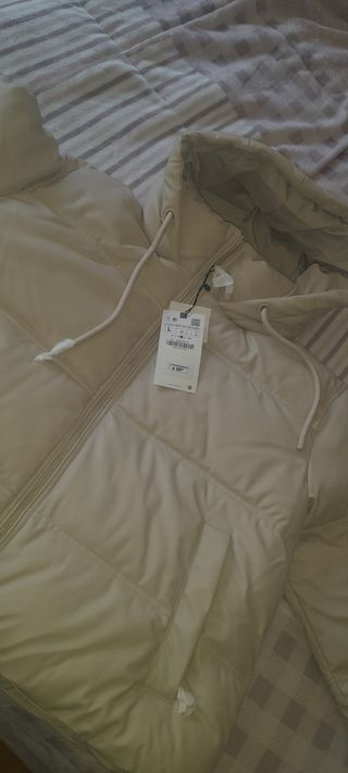 Chaqueta acolchada efecto piel de zara