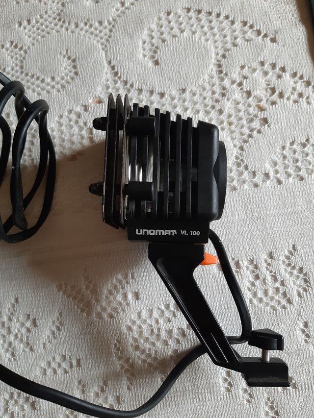 Foco para videocamara UNOMAT VL 100