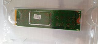 Disco .M.2.  128GB intel sin entrenar 
