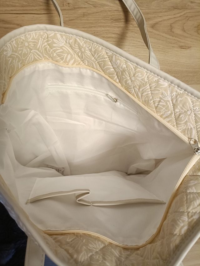 Bolso mujer de hombro acolchado.