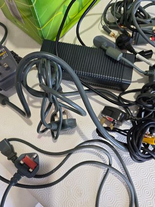 Xbox 360 + alimentatore e accessori