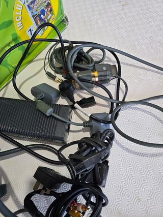 Xbox 360 + alimentatore e accessori