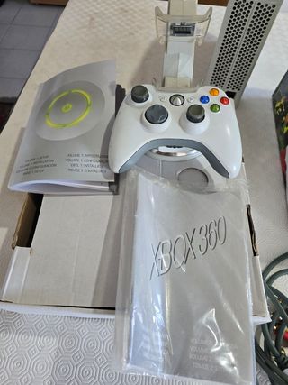 Xbox 360 + alimentatore e accessori