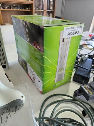 Xbox 360 + alimentatore e accessori