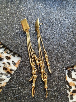 Colgantes dorados largos