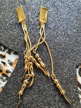 Colgantes dorados largos