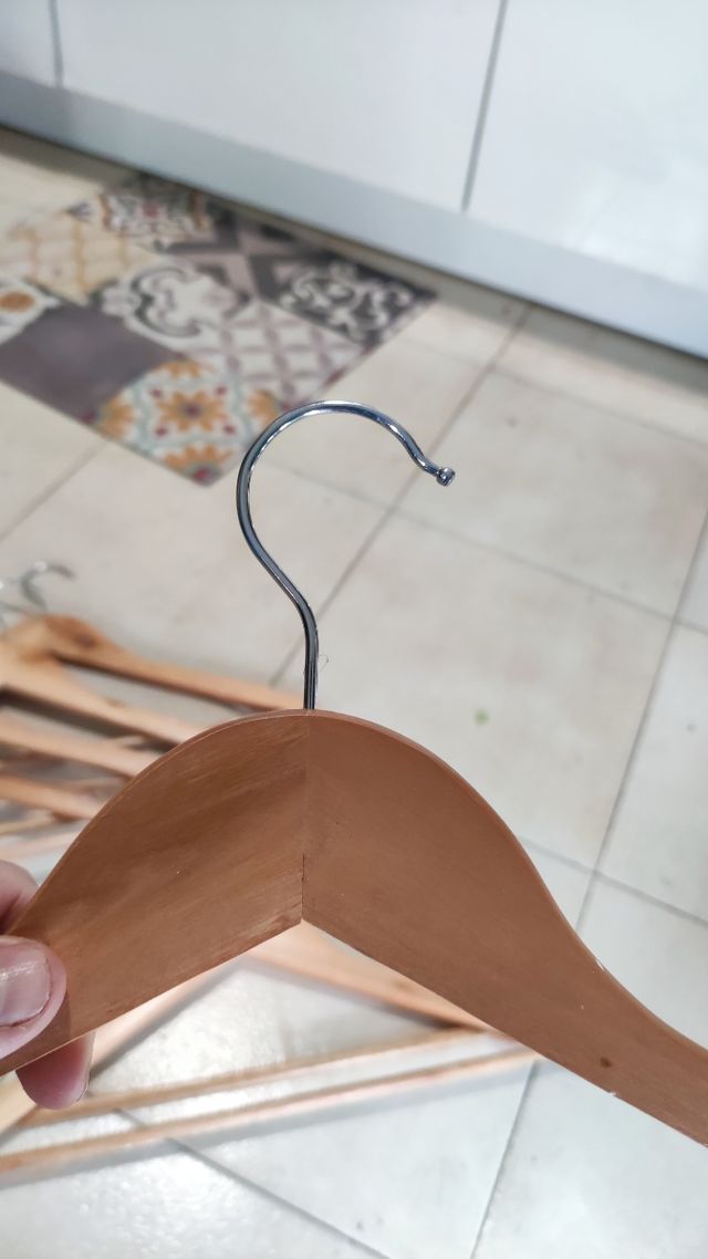 Perchas ropa madera