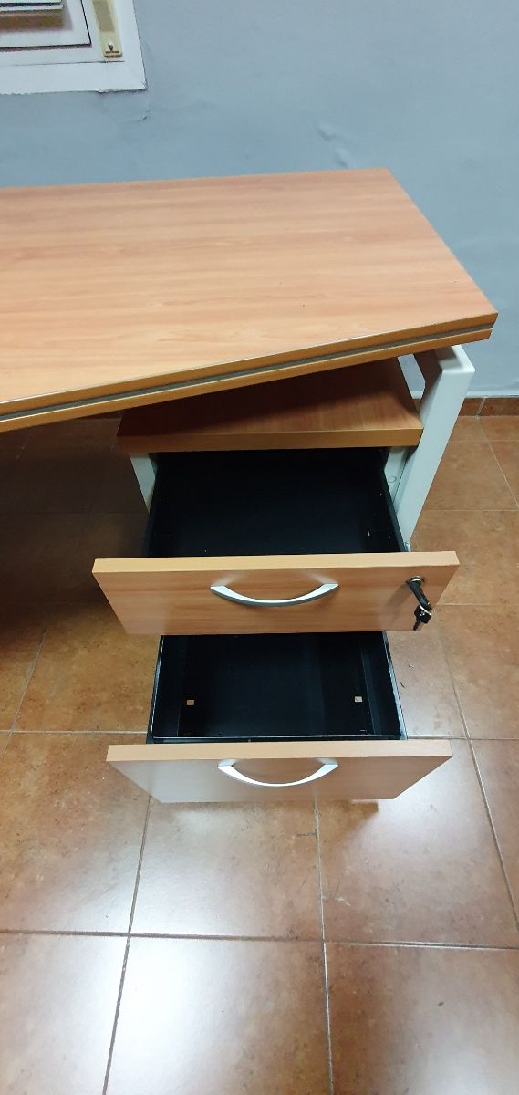Mesa oficina y cajonera