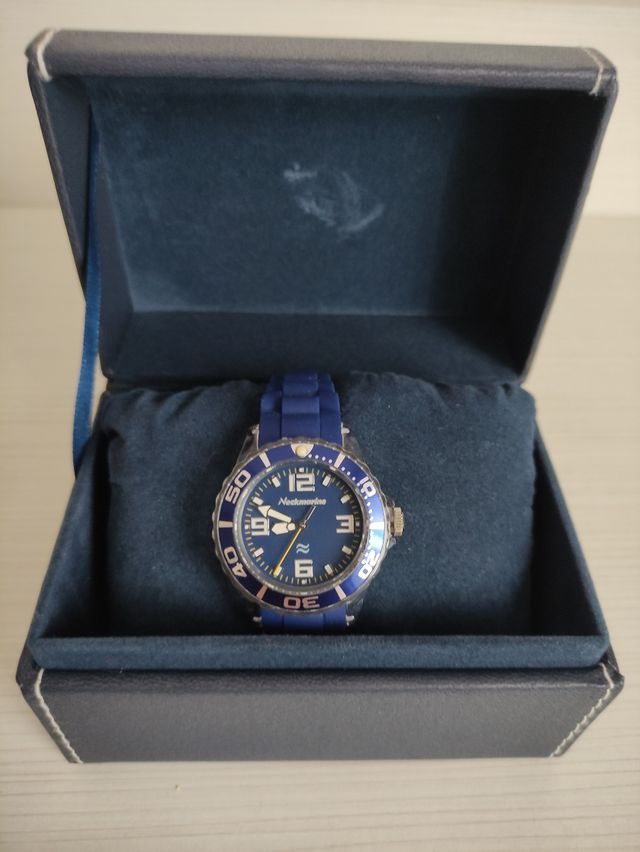 Reloj nuevo, unisex.