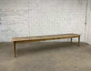 Mesa madera estilo rústico.