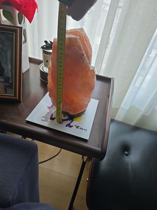 Escultura rosa de roca de sal escaleras piedra