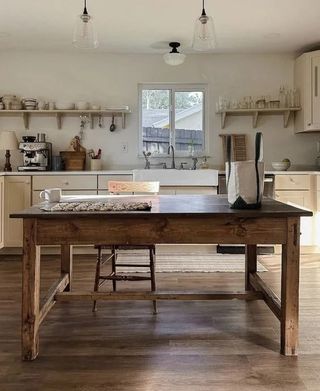 Isla de cocina rustica madera mesa alta