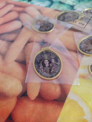 50 medallas santos, vírgenes y cristos