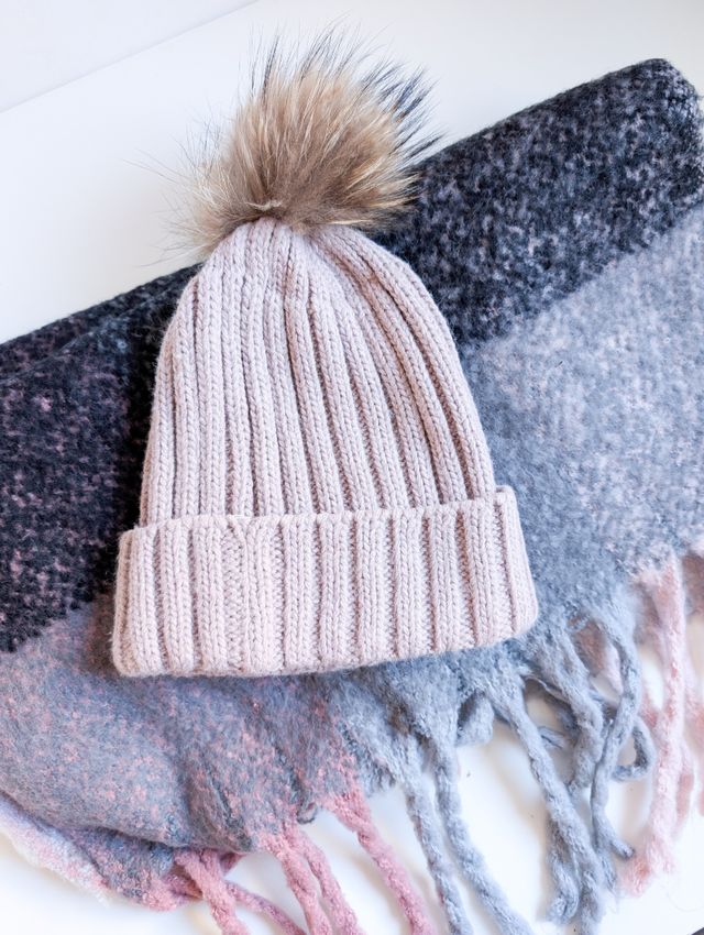 Conjunto de bufanda y gorro rosa