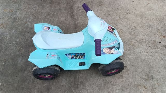 Quad electrico de niños es de la FROZEN