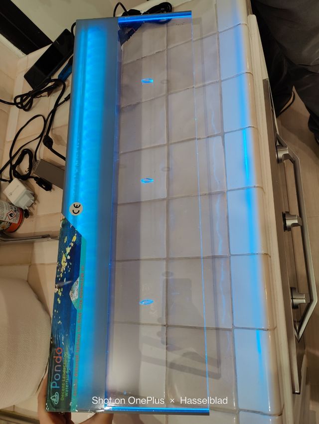 Fontana vivid stream of waterfall pondo