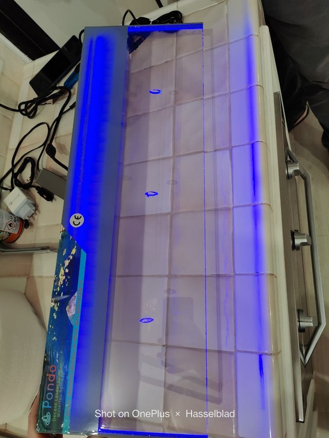 Fontana vivid stream of waterfall pondo