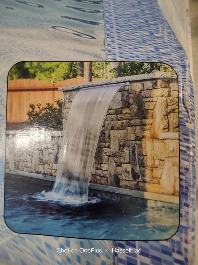 Fontana vivid stream of waterfall pondo