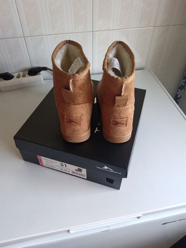 Botas de niña color marron. Número 31