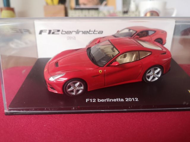 Modellino Ferrari F12 scala 1/43