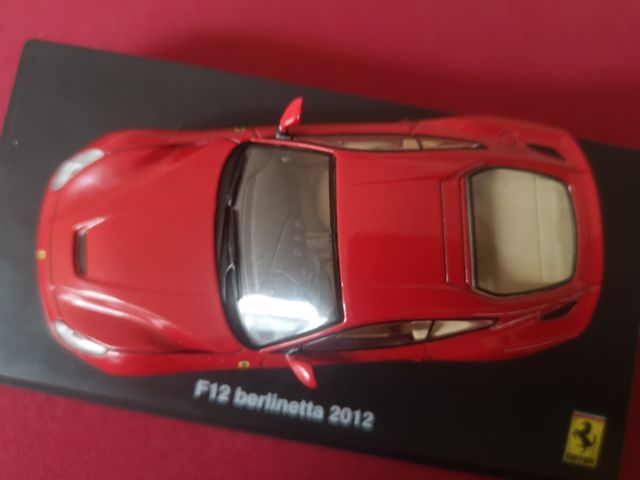 Modellino Ferrari F12 scala 1/43
