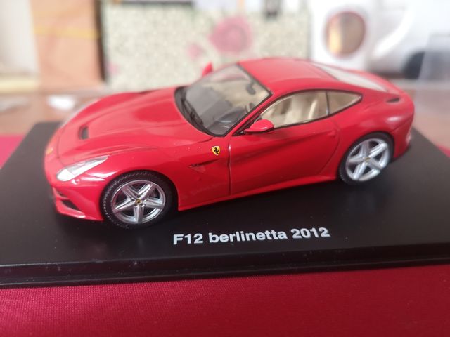 Modellino Ferrari F12 scala 1/43