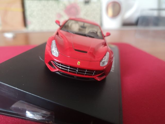 Modellino Ferrari F12 scala 1/43