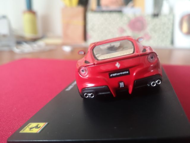 Modellino Ferrari F12 scala 1/43