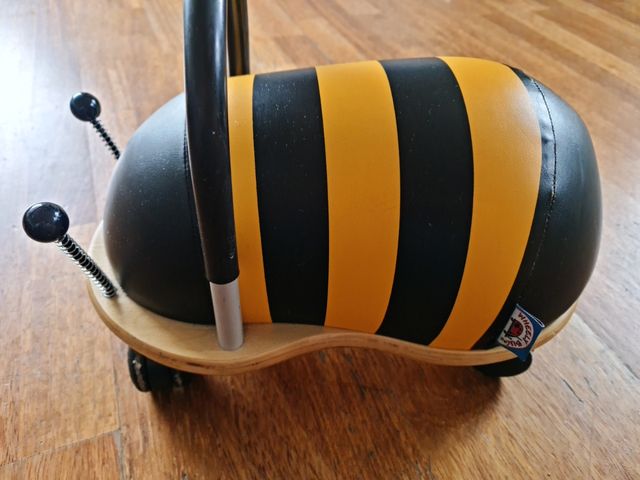 Juguete correpasillos Abejita