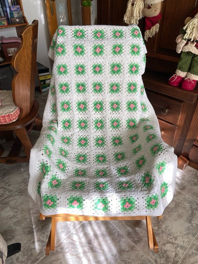 Coperta all'uncinetto patchwork vintage RIDOTTA 130x76