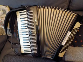 ACORDEON HOHNER 96 BAJOS